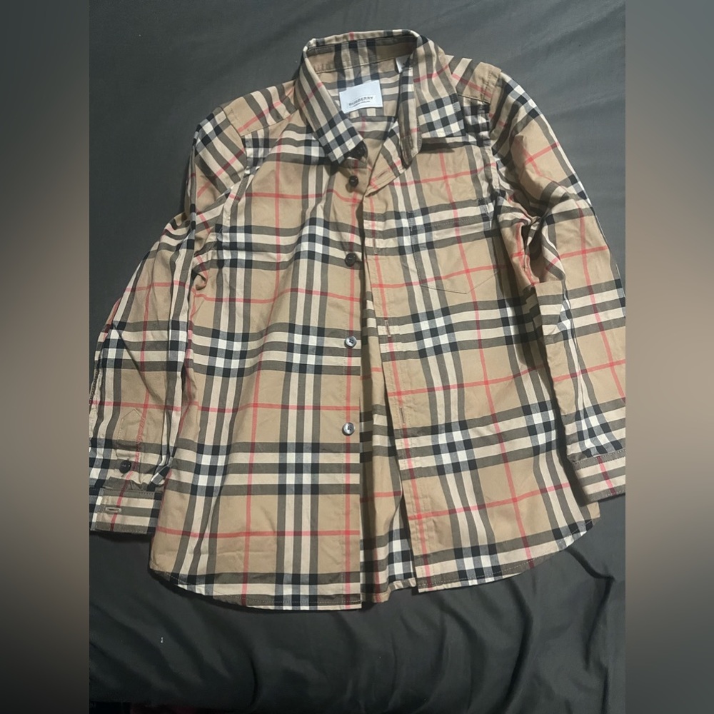 Authentic Burberry youth long sleeve shirt size 6, worn twice
